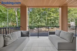 Modern Mont-Tremblant Getaway -Ostrya - Image 2