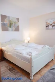 Hotel Holiday - Image 2