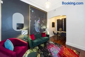Unique Heritage One Bed Apartment - Image 4