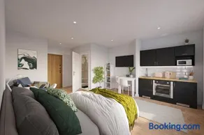 Leeson Manor - Image 1