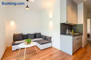 Peninsula Apartments - Image 2