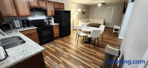 Quiet and Comfortable 2 BD Duplex - Image 2