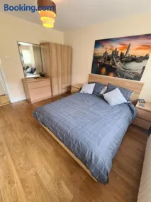 Stylish family home with free parking near Bristol & Bath - Image 2