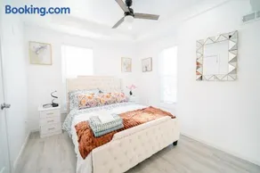 Modern 5BR DC Home Free Parking Steps from Metro Family-Friendly - Image 3