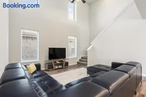 5BR 3BA Waterfront Home Near Highway and Area Attractions - Image 3