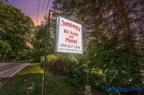 Jensen's RV Park and Motel - Image 2