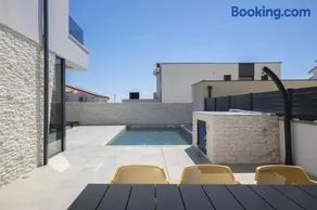 2-bedroom villa with Private Pool in Pula - Image 2