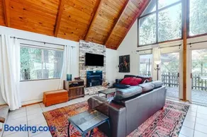 Redwood Lodge - Image 1