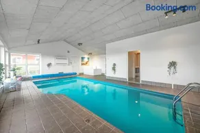 Ferienhaus mit Whirlpool, Terrasse und Pool - Image 3