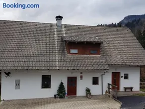 Vaznik Farm House Apartments - Image 2