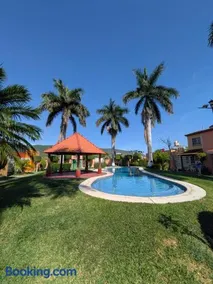 Villa Lafmar Cuernavaca con alberca y jardín - Image 1