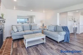 Ocean Front Home! Hot Tub! Stone's Throw - Image 2