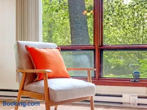 Pocono Cottage with Golf Course Hot Tub, Fire Pit Near Kalahari - Image 2