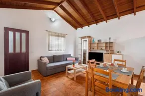 Maison avec terrasse, jardin et internet haut débit | Vue ville - Image 3