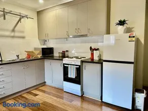 Entire Unit in Penguin with Free Parking - Image 2