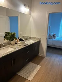 Luxury Cozy 1bdr Apt Heart of Atlanta Beltline, Pool, Gym, Balcony - Image 2