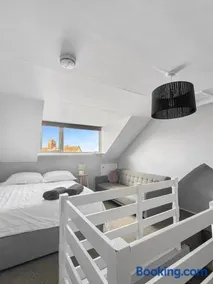 Amaya Four - Sleeps 5 - 1 bed - Newly renovated- Close to town centre -Grantham Free Gym Access - Image 1