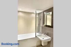 Luna Beach - Luxury Carbis Bay Apartment + Parking - Image 5