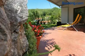 Waterfall House Getaway - Image 2