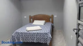 Quarto em lugar tranquilo e bem localizado - Image 3