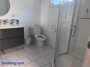 AAA Tahsis Adventure Suite Near Marina - Image 2