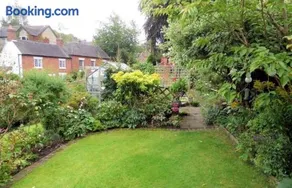 Village Cottage 5 minutes to Alton Towers - Image 1