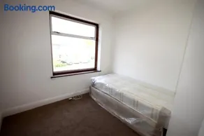 Hill Crescent - Image 3