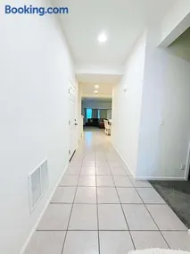 Den Haven Entire Home Near DIA With Three Bedrooms And Private En Suite Baths - Image 3