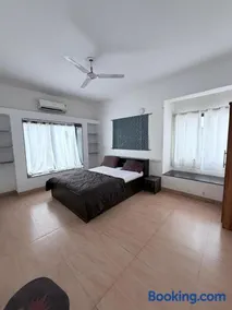 Hidden Hearts Cottage - Image 1