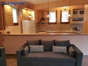 Christie's ground floor apartment by the sea - Image 3