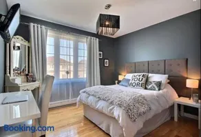 Lovely cottage with heated swimming pool - Image 1