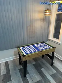 Stylish 3Bedroom Aparment w Games & Free Parking - Image 4