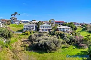 Uninterrupted Views Encounter Bay - BYO Linen - Image 3