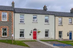 20 village square Glaslough - Image 1