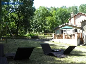 Gîte de caractère avec étang privé, jardin clos et cheminée, parfait pour les familles - FR-1-426-121 - Image 1