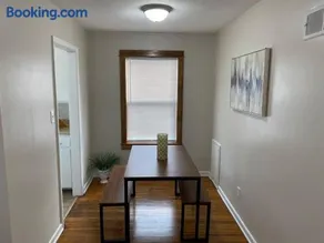 Cozy Eastside Bungalow - Image 1