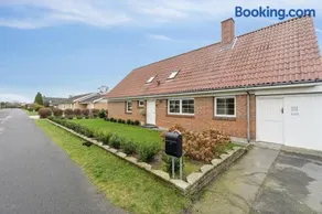 Relaxing Holiday Home Near Beach And Harbour - Image 3