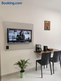 Studio com Ar condicionado, Boa Localização, Internet Rápida 2 - Image 1