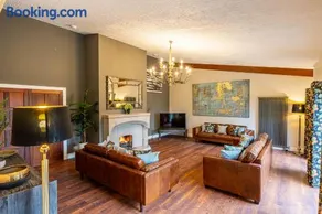 Corrie House with Hot Tub - Image 2