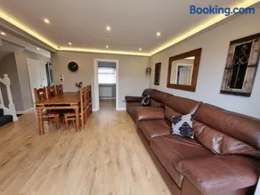 Crown Meadow - 4 Bedroom House - Heathrow - ExcellentStays - Image 3