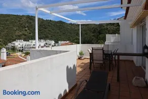 Spacious Penthouse with Balcony - Image 5