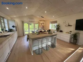 Naturperle midt i skoven, ved sø og eng - Image 1