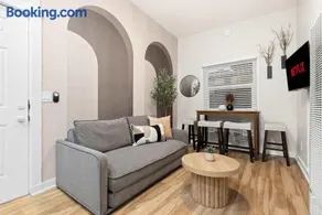 Relax in Stylish 1BR Near Gaslamp and Little Italy - Image 4