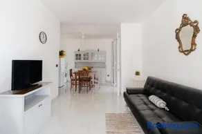 Großzügige Villa mit Pool, Garten und Grill | Stadtblick | Haustiere sind willkommen - Image 1