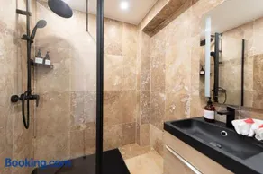 LE COCON- Jacuzzi & Sauna privés By SweetDreams - Image 5