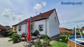 Complete living with a garden - Image 1