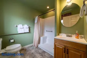 Elk Meadow Cabins 19B Johnny Redwood - Single Room - Image 3