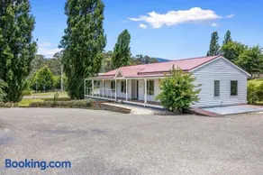 Buxton Countryside Home - Image 1