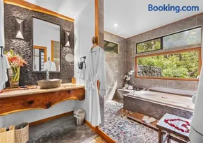 Volcano Tea House Cottage-SpaBath-HotTub-FirePlace - Image 3