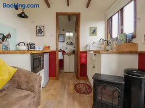 The Journeyman Luxury Shepherds Hut - Image 3